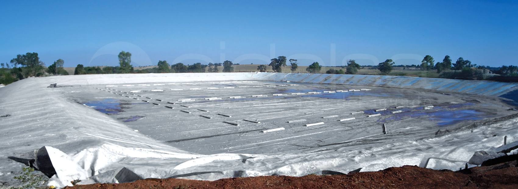 geomembrana de polietileno fortificado blanco